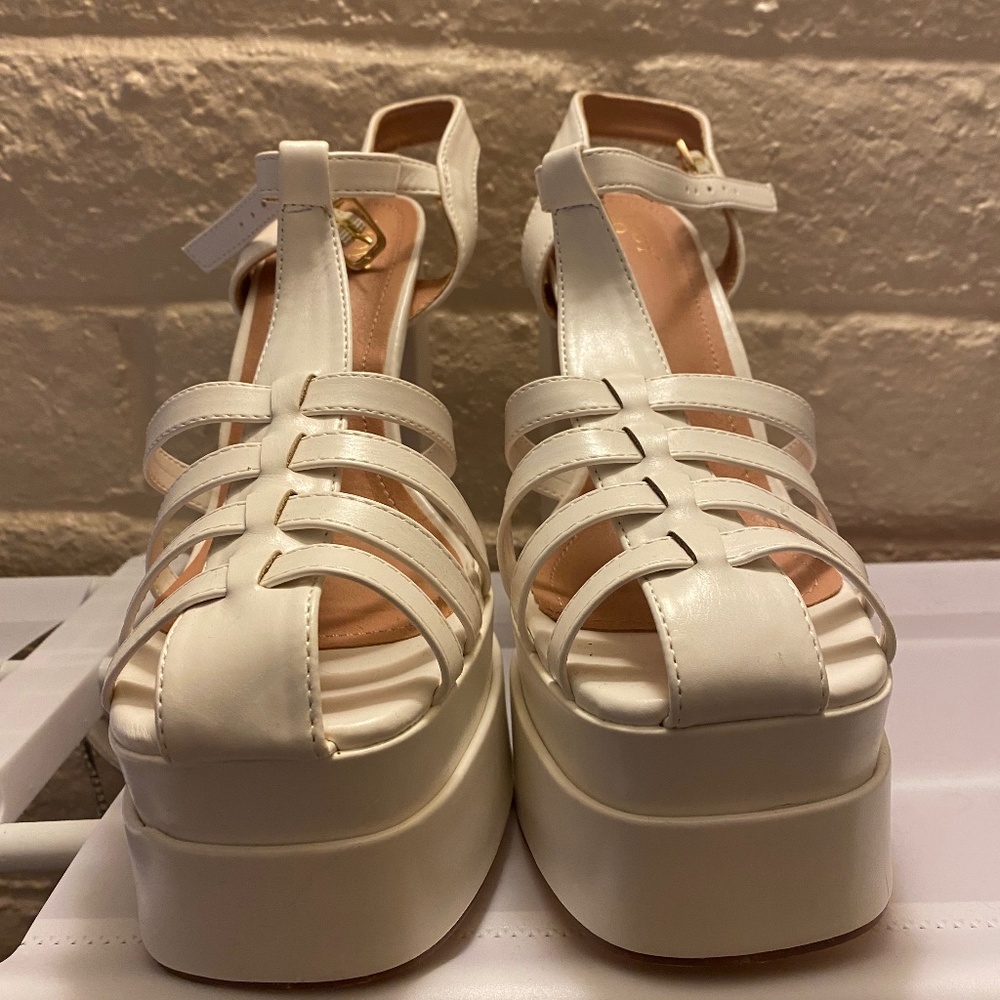 White sandal platforms lady Godiva